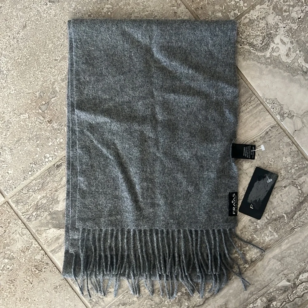 V. FRAAS Cashmere Light Grey Fringe Scarf, New w/Tag Retail $168
